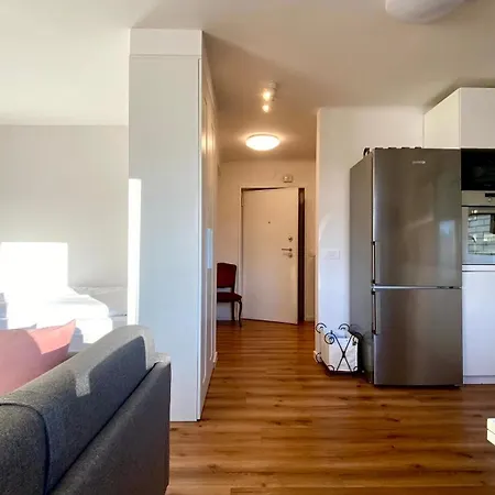 Little Plaza Centre 公寓 *