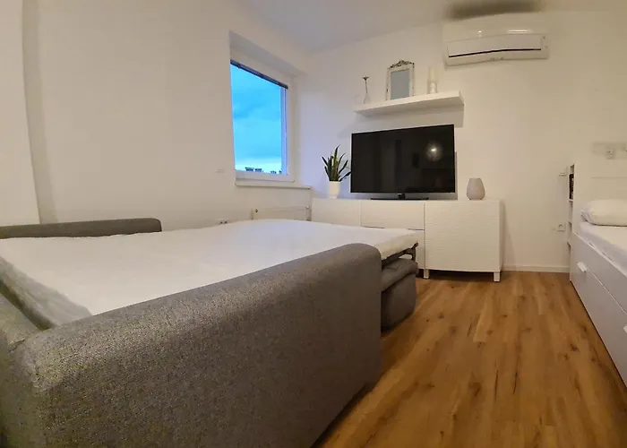 Little Plaza Centre *