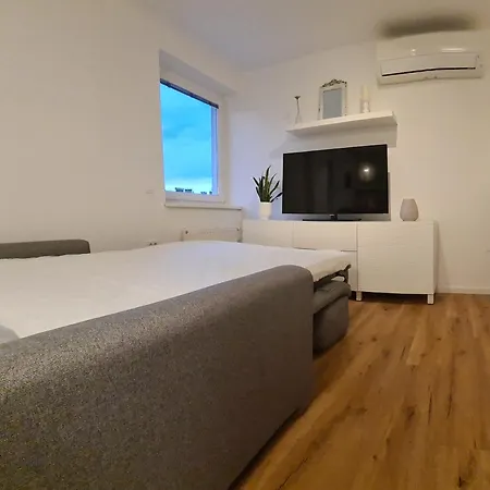 Little Plaza Centre *