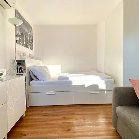 Little Plaza Centre 아파트 *