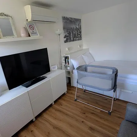 Little Plaza Centre Apartment Ljubljana